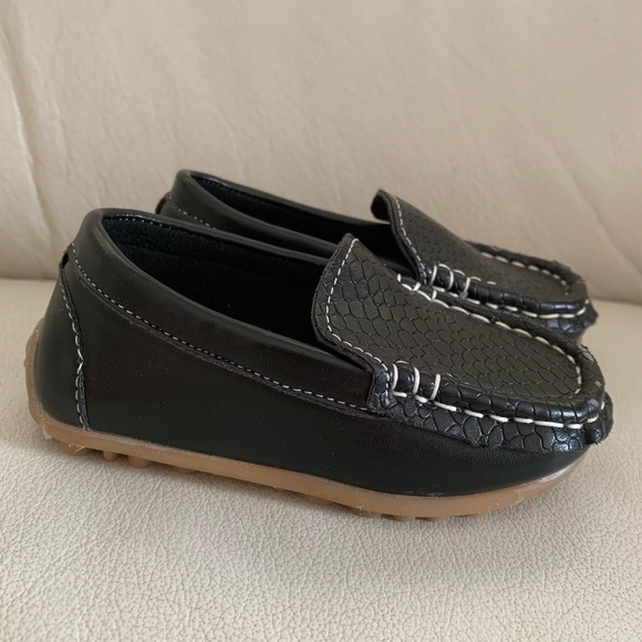 Toddler black leather loafers - size 6 - Picture 2 of 3